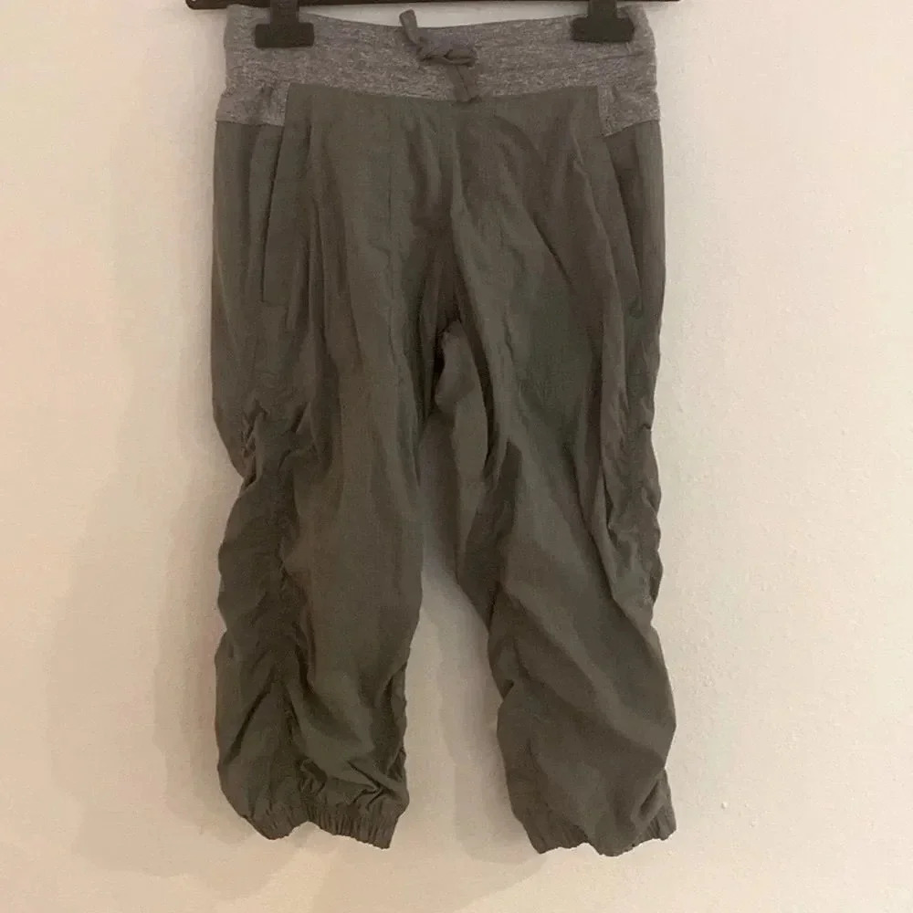 IVIVVA cropped grey athletic pants size youth 12 pockets cinch waist